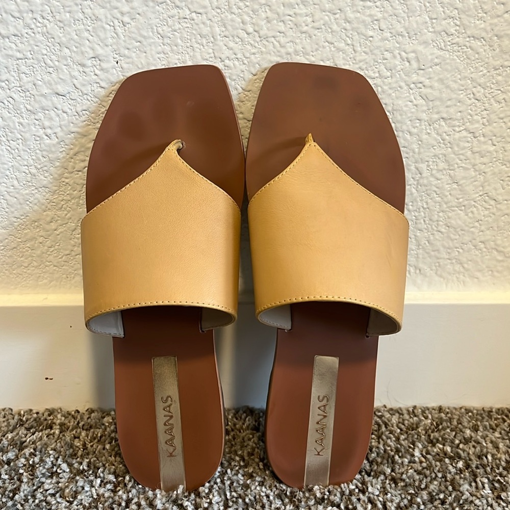 Kaanas sandals size 7